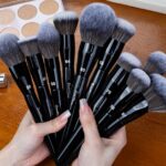 Professional Makeup Brush Set 32Pcs PRO Grade Makeup Brushes Set with Super large Holder, Premium Ultra-soft Synthetic Foundation Contour Powder Blush Concealer Eyeshadow Classic Black Make up Brush
