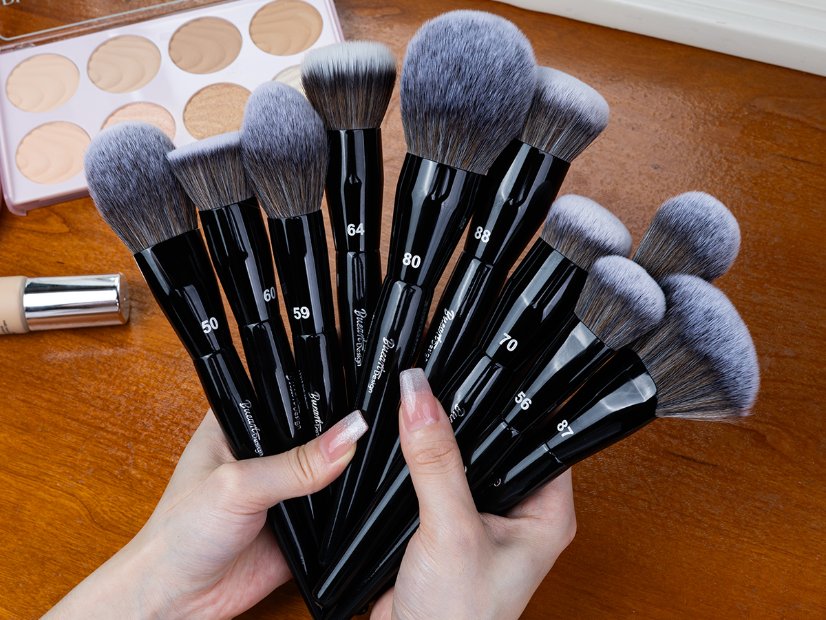 Professional Makeup Brush Set 32Pcs PRO Grade Makeup Brushes Set with Super large Holder, Premium Ultra-soft Synthetic Foundation Contour Powder Blush Concealer Eyeshadow Classic Black Make up Brush